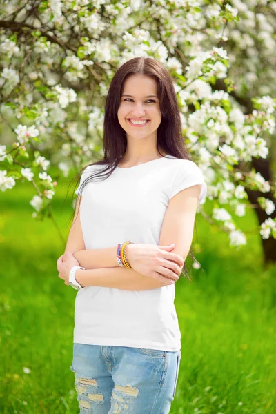 Happy young couple in the garden — Stock Photo, Image