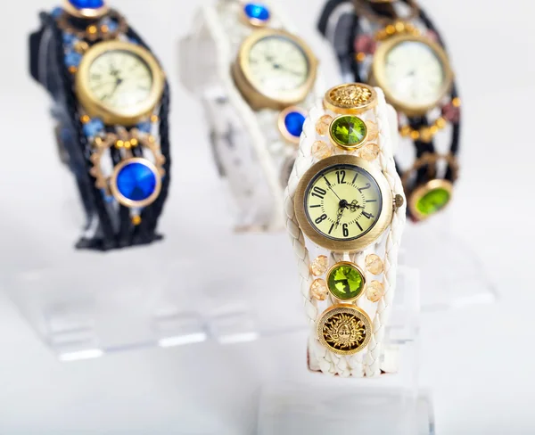 Relojes de mujer - fondo de moda — Foto de Stock