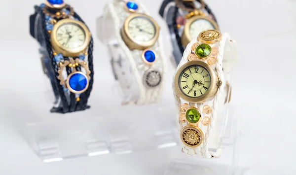 Relojes de mujer - fondo de moda — Foto de Stock