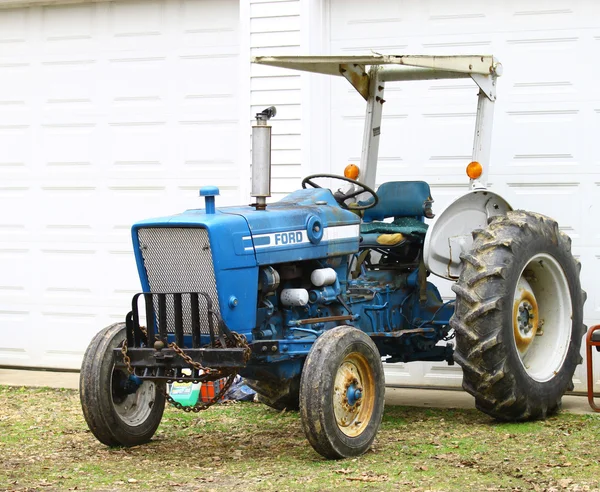 Viejo tractor Ford —  Fotos de Stock