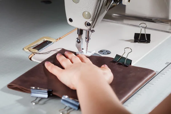 Sewing machine with womans hands — Stock Photo, Image