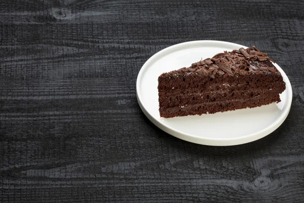 Pedazo de pastel en el plato blanco — Foto de Stock