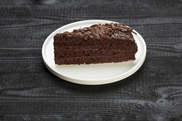 Pedazo de pastel en el plato blanco — Foto de Stock