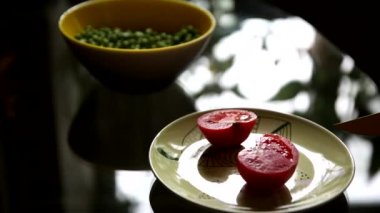 Salata sanatsal arka cam tablo hazırlama