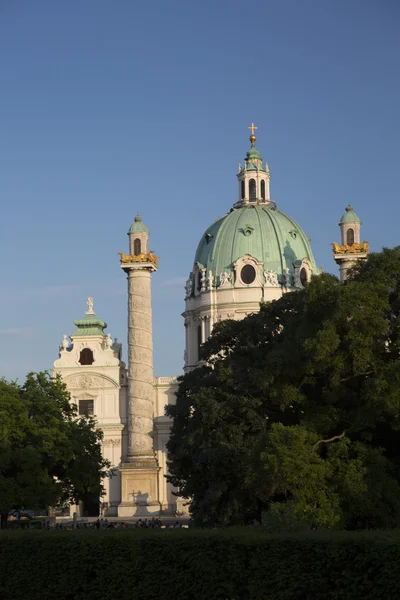 Vienna, Avusturya - 29 Mayıs 2016. Sokaklar ve anıtlar
