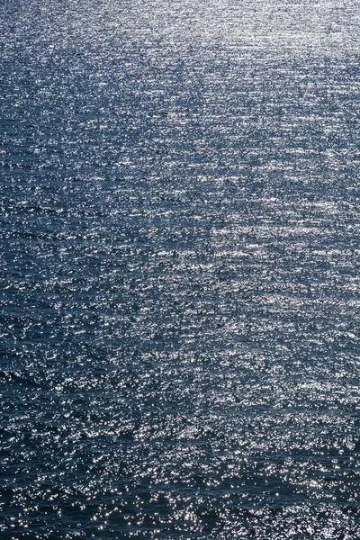 Detalle Una Superficie Mar Azul Con Reflejos Luz Blanca — Foto de Stock