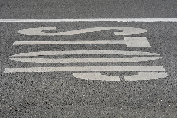 白い塗装言葉を停止するアスファルトの道路の詳細 — ストック写真