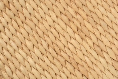 Yakın çekim, açık kahverengi lifli bir maddenin sıkı ve çapraz dokusunu yakalar ve karmaşık bir doku oluşturur.