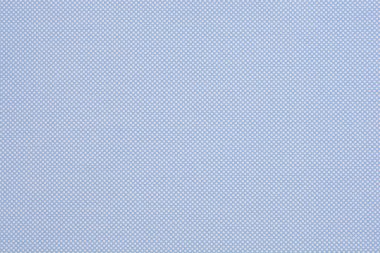 Ayrıntılı bir yatay yakın plan görüntüsü, sayısız, küçük, eşit aralıklı mikro-noktalardan ya da dokuma liflerinden yapılmış açık mavi ya da soluk gri arkaplan dokusunu gösterir