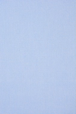 Ayrıntılı bir dikey yakın çekim, sayısız, küçük, eşit aralıklı mikro-noktalardan ya da dokuma liflerinden yapılmış açık mavi ya da soluk gri arkaplan dokusunu gösterir