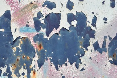 Yakın plan, tam çerçeve soyut arka plan koyu mavi, pembe ve paslı metal tabakalarını ortaya çıkarıyor.