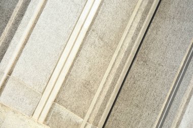 Soyut, tam çerçeve, alçak açı görünümü, tekrarlayan, beton ve pürüzsüz paralel yardım çizgilerinin geometrik desenini vurgular