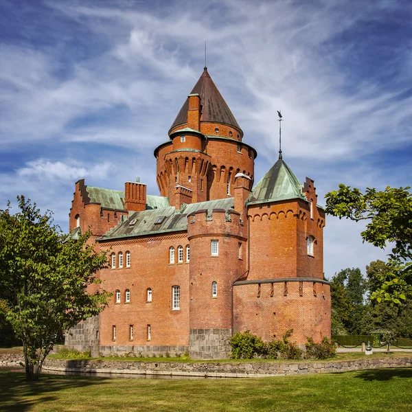 Istana bergaya Prancis abad pertengahan di Hjularod Swedia — Stok Foto