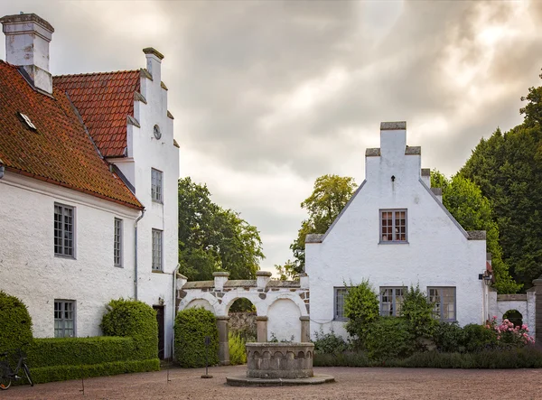 Bosjokloster rustieke binnenplaats — Stockfoto