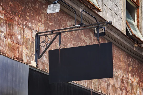 Siyah metal sokak tabelası