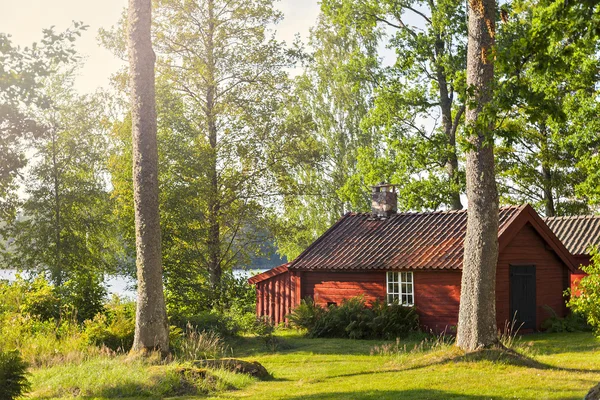 Meerhuis rood hout — Stockfoto