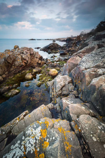 Paisagem Rochosa Beira Mar Pôr Sol Arild Suécia — Fotografia de Stock