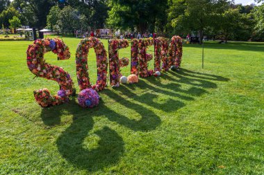 HELSİNGBORG, İSVEÇ, 24 Ağustos 2018. Geleneksel Sofiero bahçe gösterisi her yaz popüler bir turizm merkezidir..