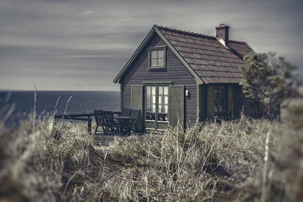 Cottage sul mare al crepuscolo — Foto Stock
