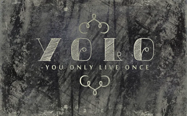 Yolo - élő egyetlen chalkboard — Stock Fotó