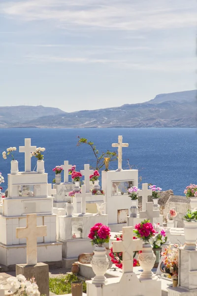 Traditionele Griekse Orthodoxe begraafplaats. — Stockfoto
