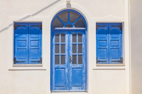 Фасад греческого дома — стоковое фото