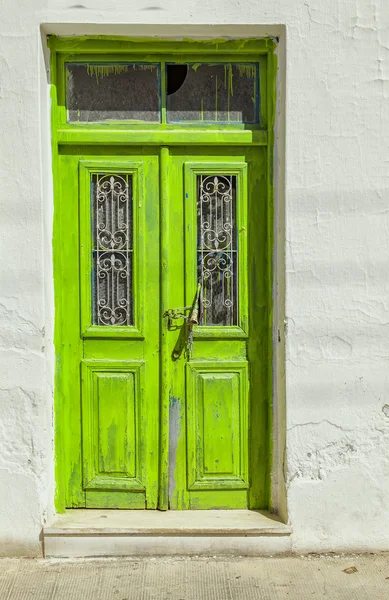 Puerta verde gastada — Foto de Stock