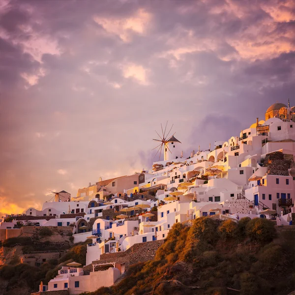 Cloudy sunset in Oia — Stock Photo, Image