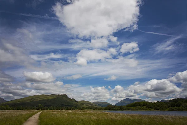 Loch Awe хмари — стокове фото