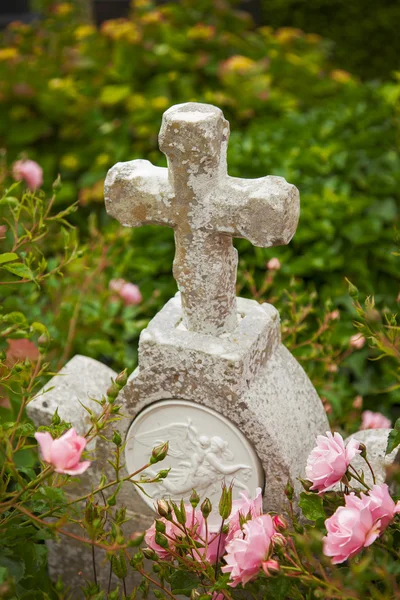 Vintage grave marker — Stock Photo, Image