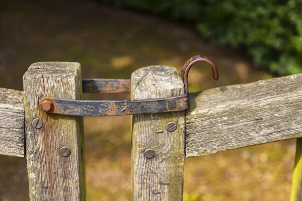 Old gate hinge — Stock Photo, Image