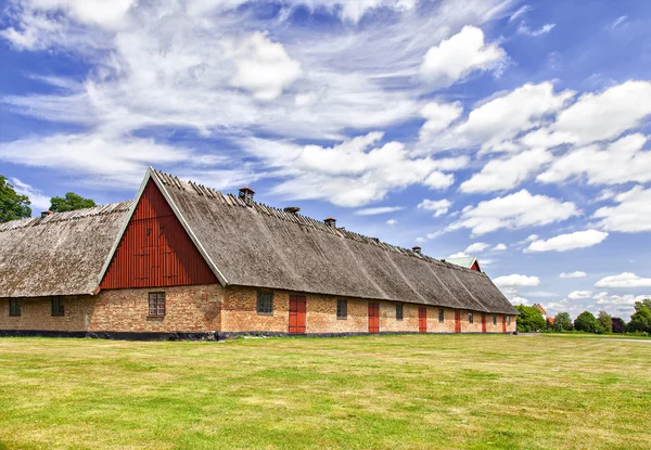 Alte Reetdachscheune — Stockfoto