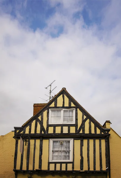 Giallo casa a graticcio — Foto Stock