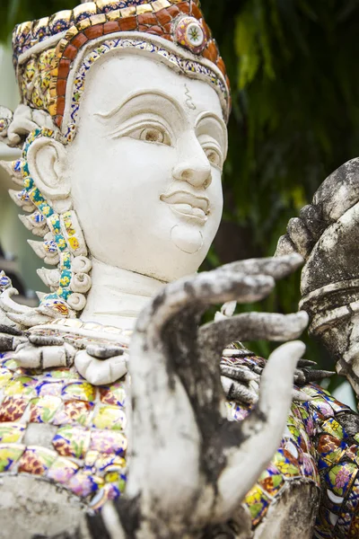 白色的泰国雕像 — 图库照片