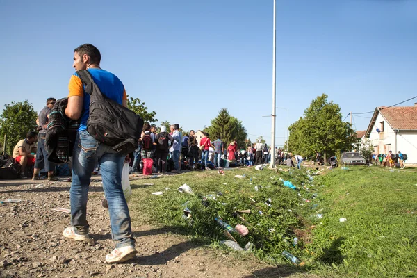 Linha de espera de refugiados em Tovarnik — Fotografia de Stock