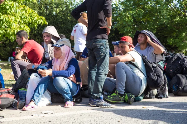 Encalhado refugiados em Tovarnik — Fotografia de Stock