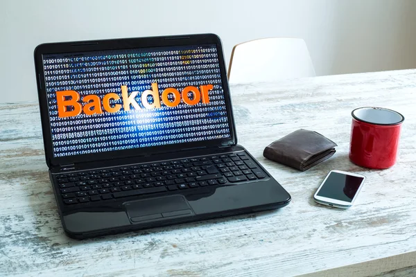 Backdoor em um computador portátil — Fotografia de Stock