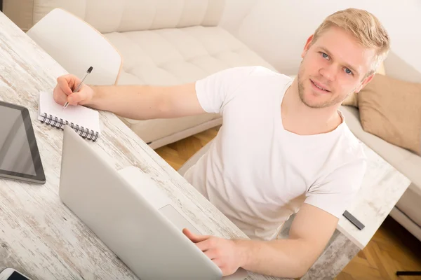 Arbeiten zu Hause — Stockfoto