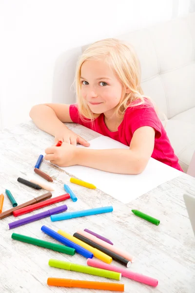 Filha desenho em casa — Fotografia de Stock