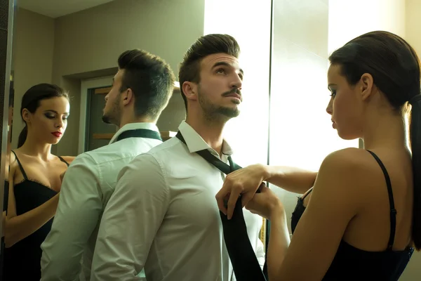 A young couple getting dressed in the changing room — Stock Photo, Image