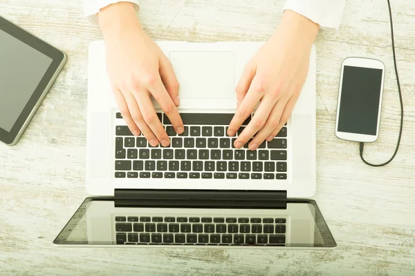 Arbeiten am Laptop — Stockfoto