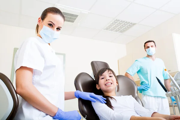 Um miúdo no dentista. — Fotografia de Stock