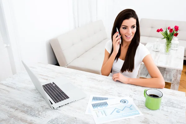 Young business woman working from home — Stock Photo, Image