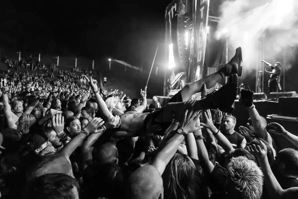 Hatebreed Moshpit i tłum surfing na Metaldays w Tolmin — Zdjęcie stockowe
