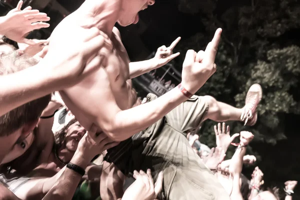 Hatebreed Moshpit and crowd surfing on the Metaldays in Tolmin — Stok Foto