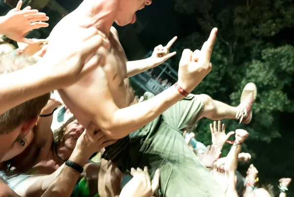 Hatebreed Moshpit i tłum surfing na Metaldays w Tolmin — Zdjęcie stockowe