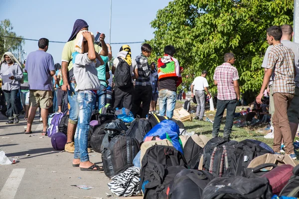 Linha de espera de refugiados em Tovarnik — Fotografia de Stock