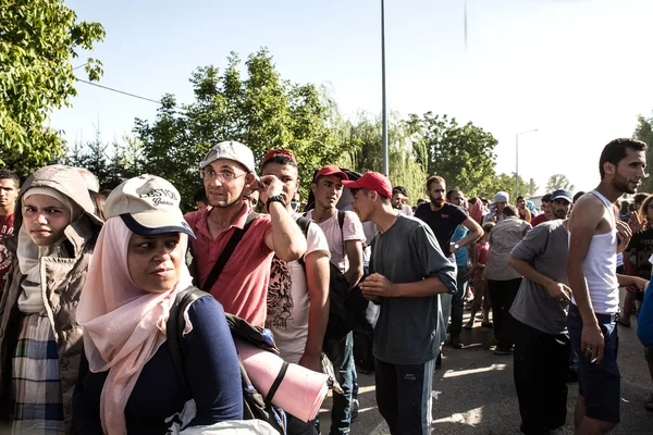 Refugiados varados en Tovarnik — Foto de Stock