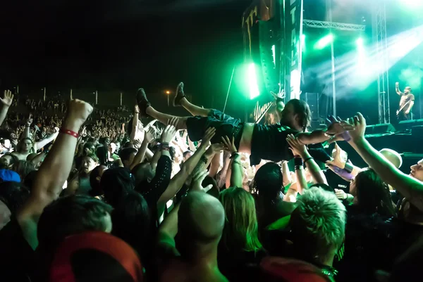 Hatebreed Moshpit i tłum surfing na Metaldays w Tolmin — Zdjęcie stockowe