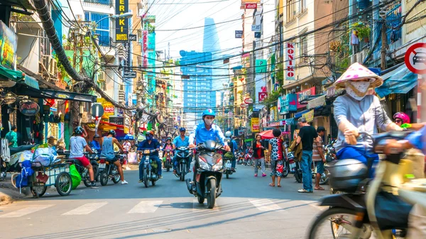Scena di strada della vita quotidiana a Ho Chi Minh City — Foto Stock
